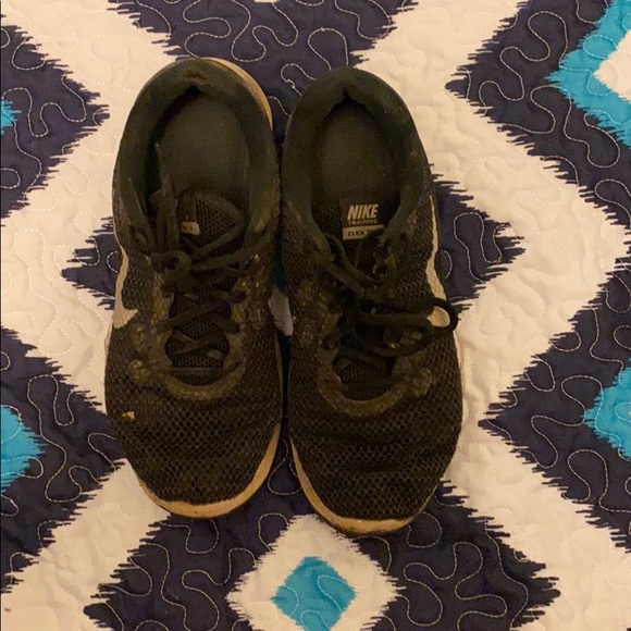 Black Nike Gym Shoes - Picture 1 of 4